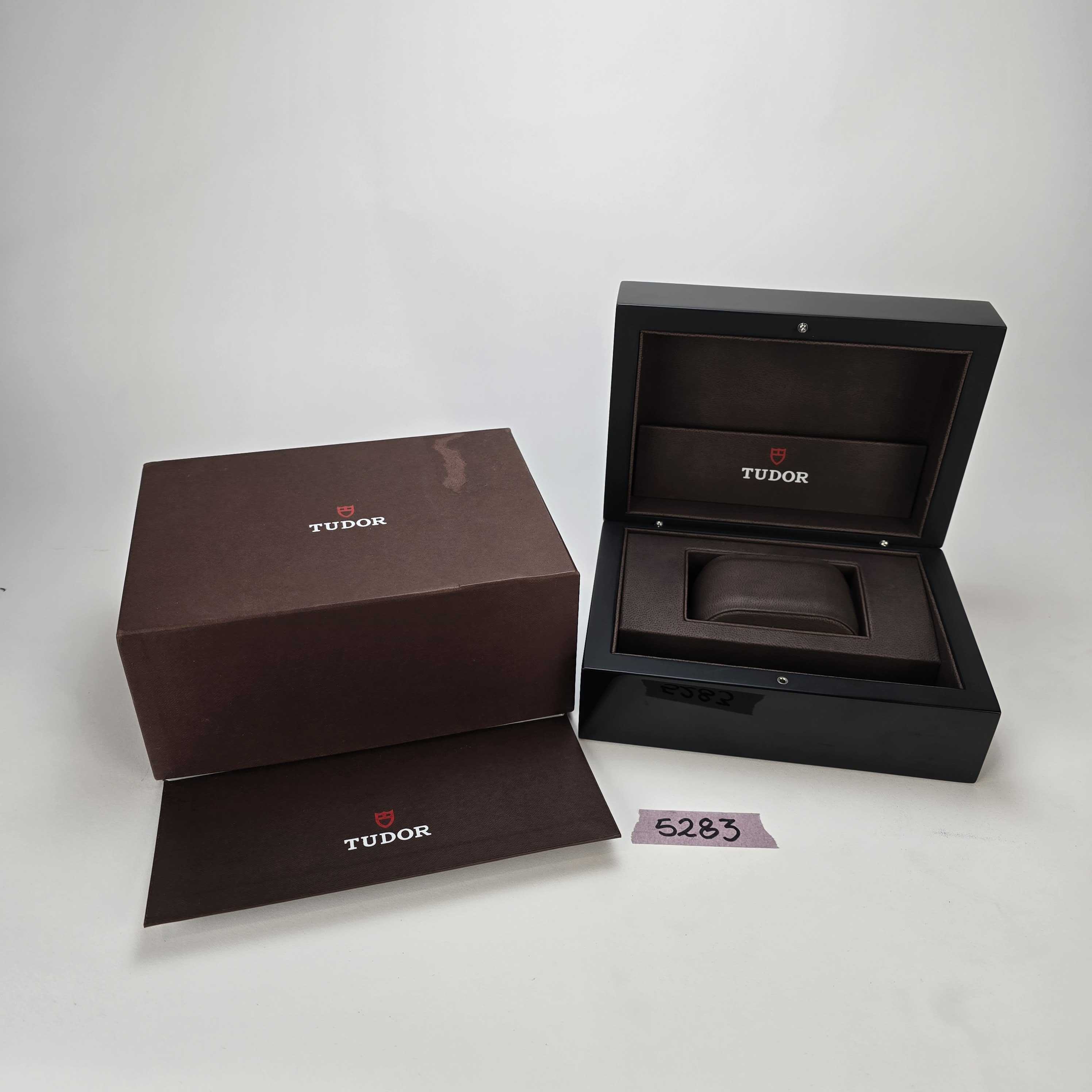 Box Tudor 7.6W x 3.5H x 7.7L